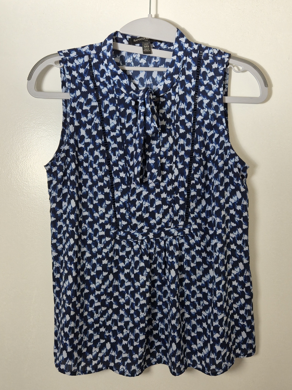 Banana Republic Navy & White Tie-Neck Sleeveless Blouse